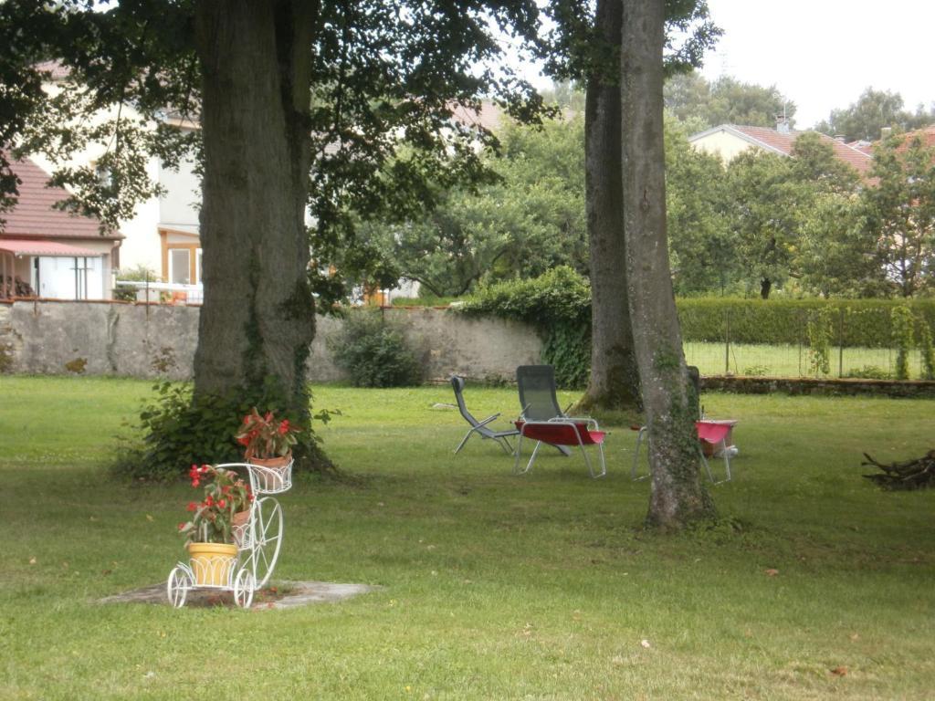 Le Jardin Des Lys Bed & Breakfast Gemmelaincourt ภายนอก รูปภาพ